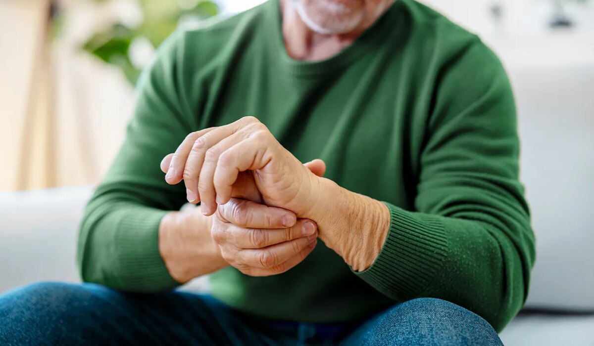 What Causes Dyskinesia to Worsen in Advanced Parkinson’s Disease?